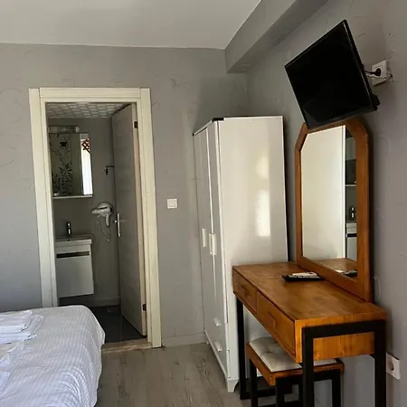 Готель La Mira